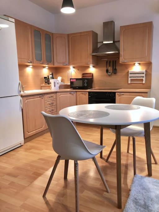 Modern & Cozy Apartment Near Hockey & Football Arena Bratislava Eksteriør bilde